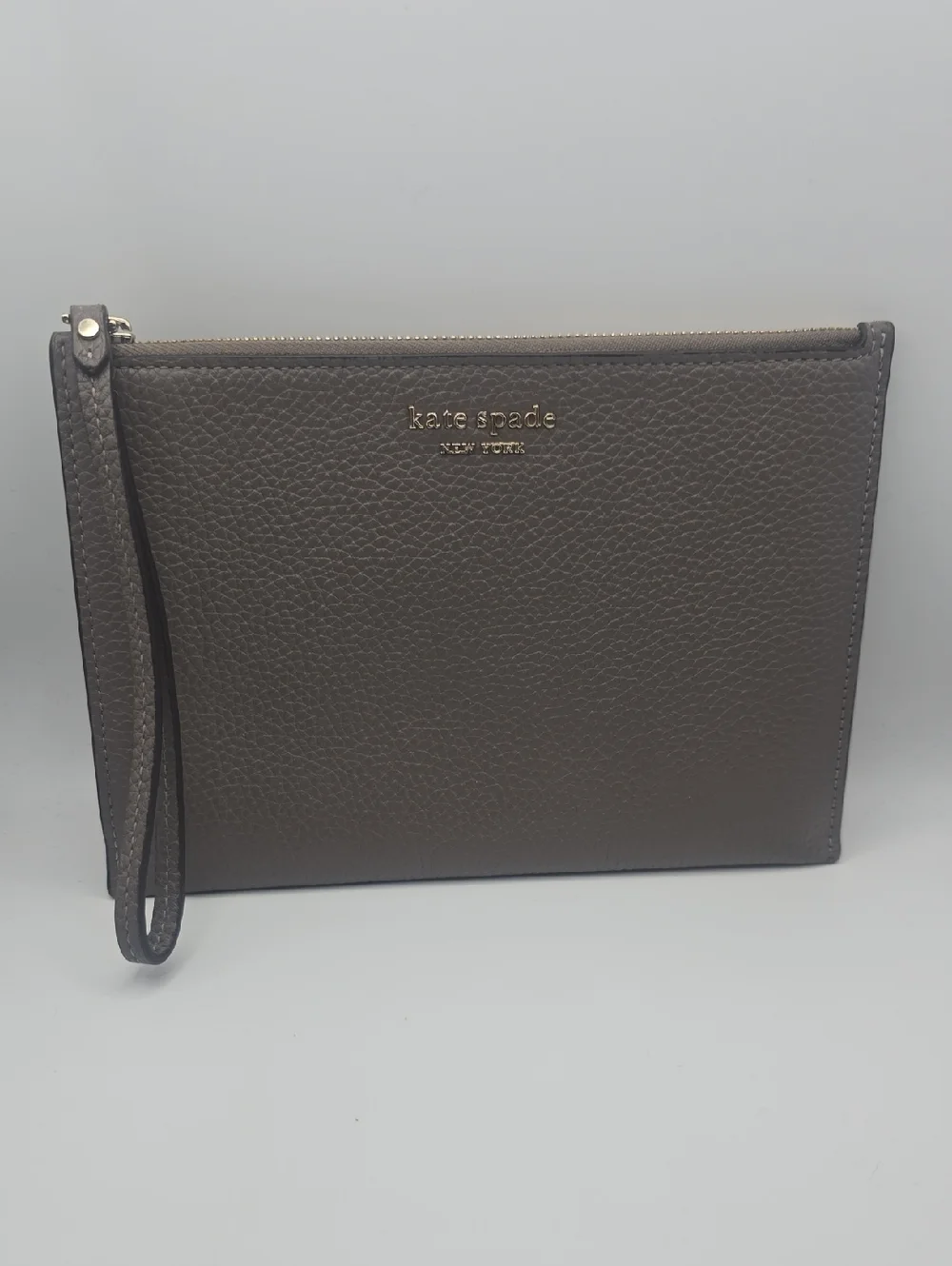 Kate Spade ♠️ Taupe Pebbled Leather Wristlet W/ Gold Hardware (NWOT)✨️♠️✨️